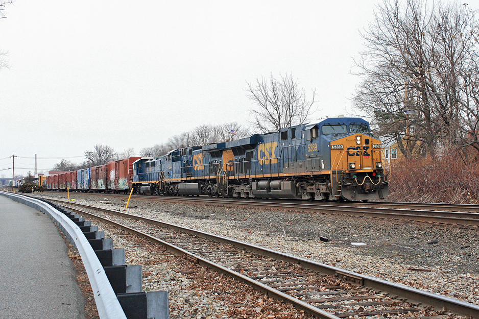 CSX 5369 on Q-417